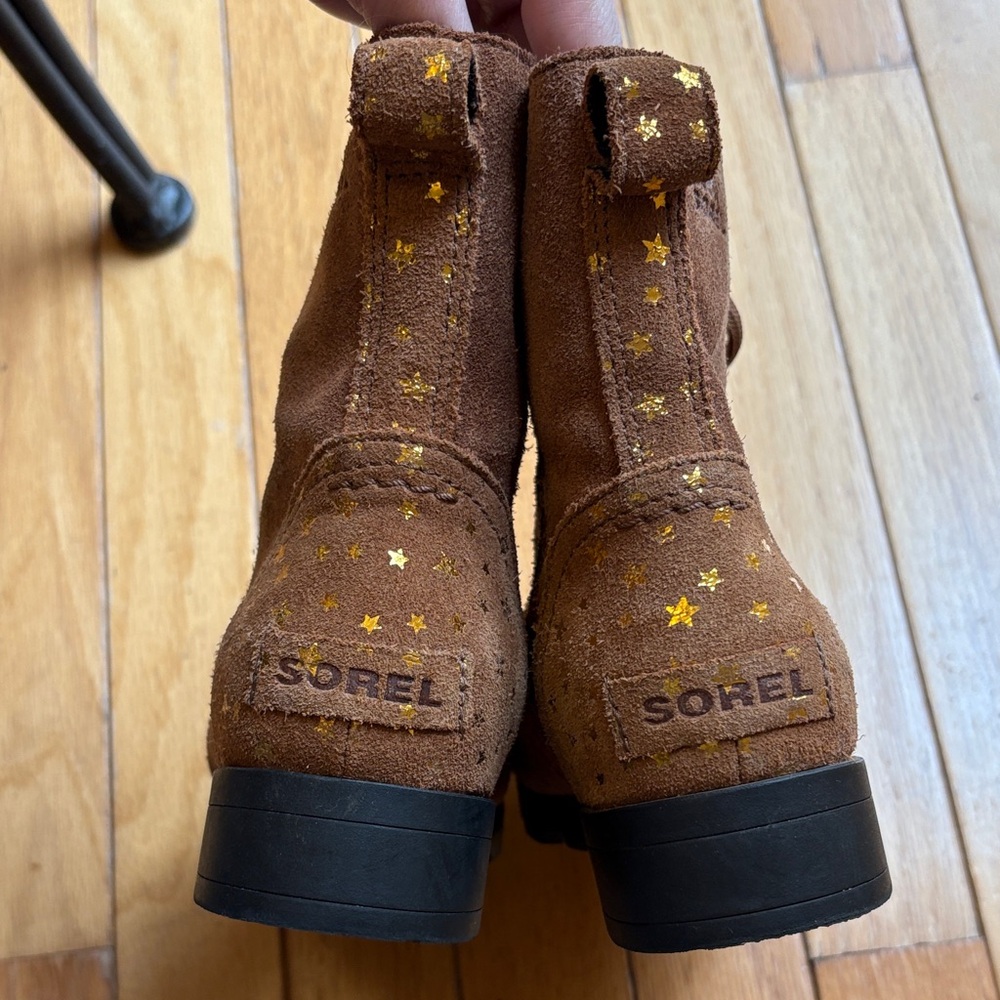 Sorel Emilie Brown Suede Watwrproof Combat Boots with Gold Stars - Picture 8 of 9